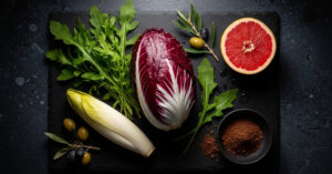 Gorzkie jedzenie - piękna kompozycja z cykorią, rukolą, grejpfrutem i ziołami na trawienie