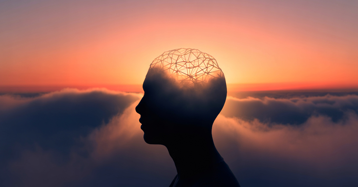 Mgła mózgowa jak się pozbyć - osoba z klarownym, skupionym umysłem na tle natury.